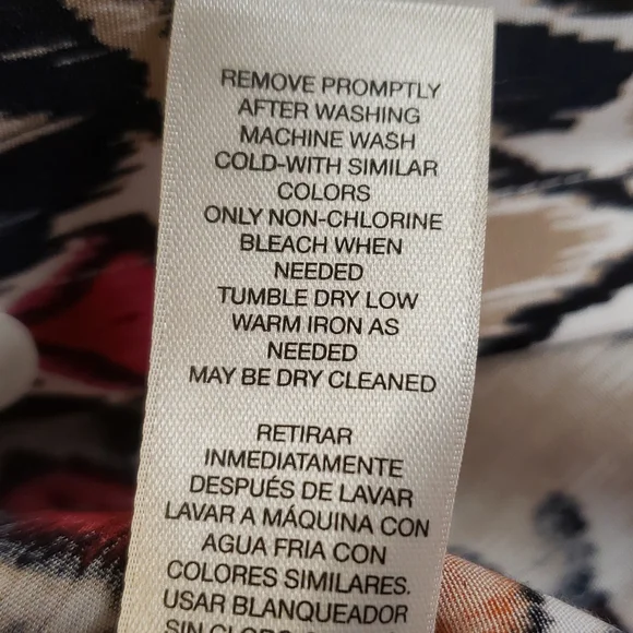 Chico's size 1 brightly colored button down shirt. F39 - Picture 7 of 9